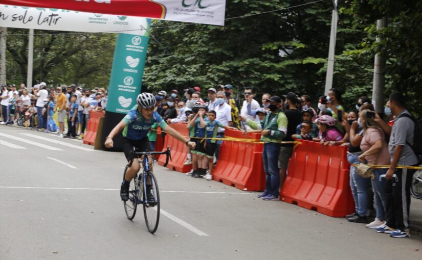 Emanuel Medrano impuso su ritmo en el Baby Ciclismo