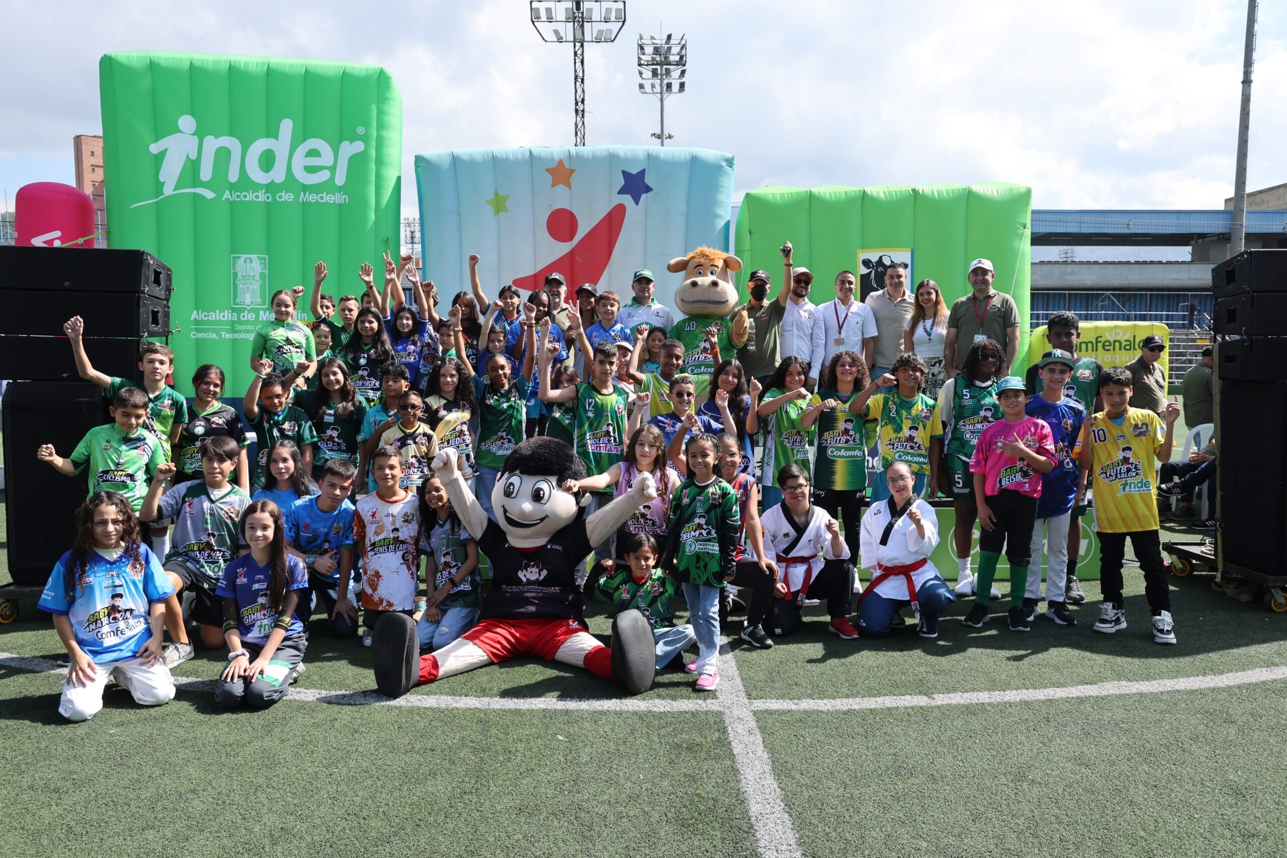 con-la-entrega-de-uniformes-inicio-el-festival-de-festivales